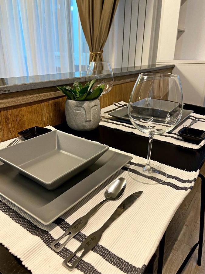 Lovely Studio In The City Center Of Bukares Bagian luar foto